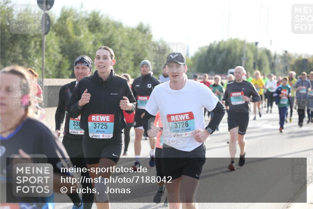 03.10.2024 - Köhlbrandbrückenlauf Fuchs,  Jonas http://msf.ph/oto/7188042 03.10.2024 09:22:54 Position 3 330, 3725, 13, 3620, 3726 meine-sportfotos.de