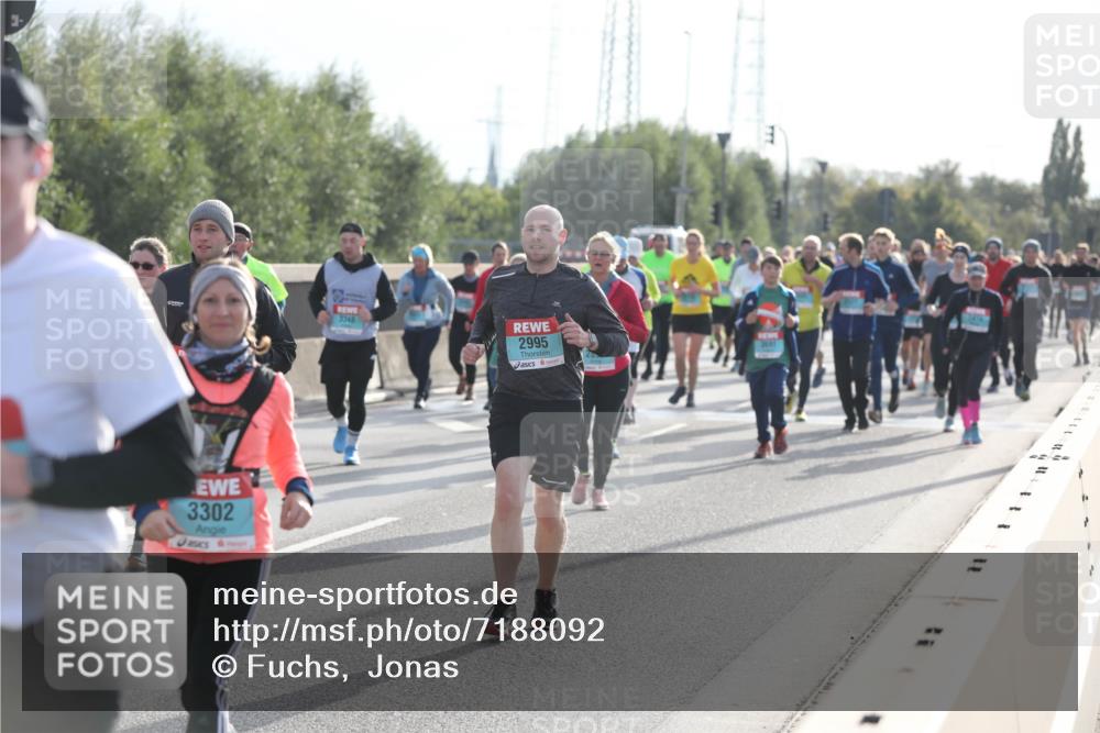 03.10.2024 - Köhlbrandbrückenlauf Fuchs,  Jonas http://msf.ph/oto/7188092 03.10.2024 09:22:55 Position 3 3302, 3348, 2995, 11 meine-sportfotos.de
