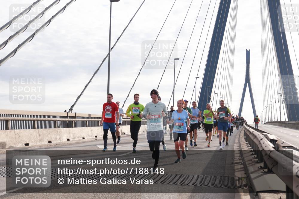 03.10.2024 - Köhlbrandbrückenlauf Matties Gatica Varas http://msf.ph/oto/7188148 03.10.2024 09:26:25 Position 2 1574, 3107, 1450, 1721, 1277 meine-sportfotos.de