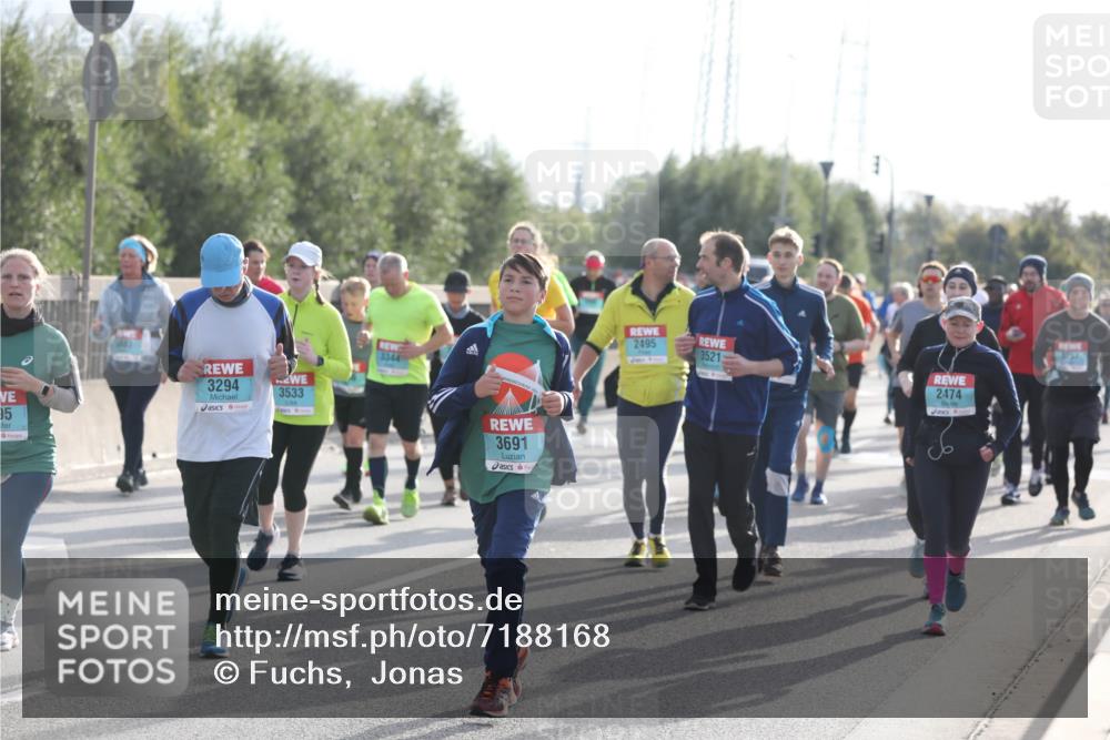 03.10.2024 - Köhlbrandbrückenlauf Fuchs,  Jonas http://msf.ph/oto/7188168 03.10.2024 09:23:01 Position 3 95, 3294, 3344, 3533, 3691, 2495, 3521, 2474, 3257 meine-sportfotos.de