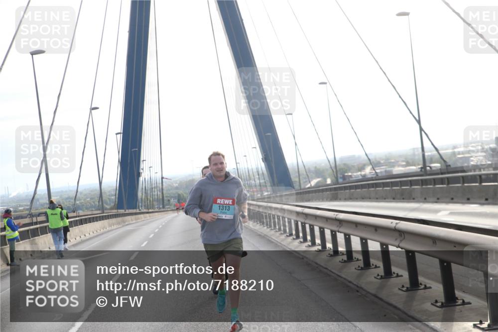 03.10.2024 - Köhlbrandbrückenlauf Jannik Wohlers http://msf.ph/oto/7188210 03.10.2024 09:18:27 Position 1 1313 meine-sportfotos.de