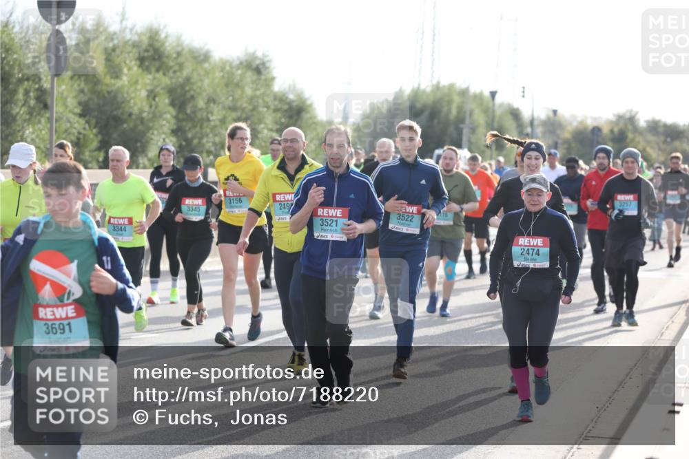 03.10.2024 - Köhlbrandbrückenlauf Fuchs,  Jonas http://msf.ph/oto/7188220 03.10.2024 09:23:03 Position 3 3691, 3156, 3345, 2497, 3344, 3521, 3522, 2474 meine-sportfotos.de