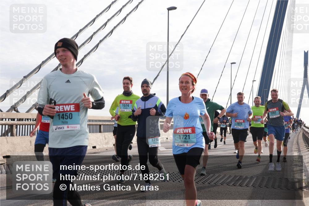03.10.2024 - Köhlbrandbrückenlauf Matties Gatica Varas http://msf.ph/oto/7188251 03.10.2024 09:26:27 Position 2 1450, 1574, 1750, 1721, 77, 1616, 2362 meine-sportfotos.de