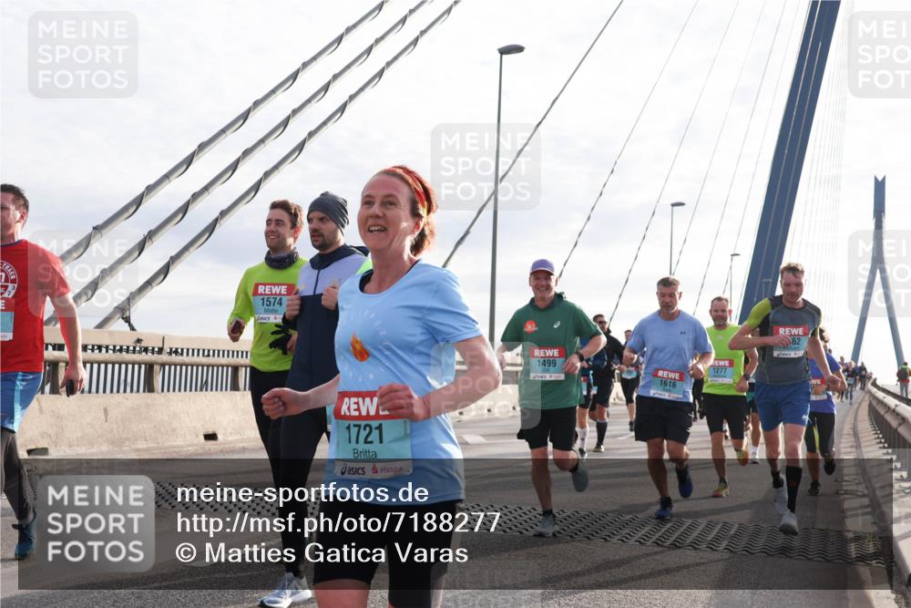 03.10.2024 - Köhlbrandbrückenlauf Matties Gatica Varas http://msf.ph/oto/7188277 03.10.2024 09:26:28 Position 2 1574, 1721, 1277, 1499, 6, 1616, 62 meine-sportfotos.de