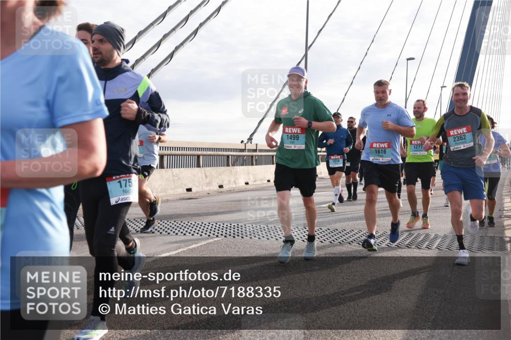 03.10.2024 - Köhlbrandbrückenlauf Matties Gatica Varas http://msf.ph/oto/7188335 03.10.2024 09:26:28 Position 2 175, 1499, 1616, 1277, 1970, 2362 meine-sportfotos.de
