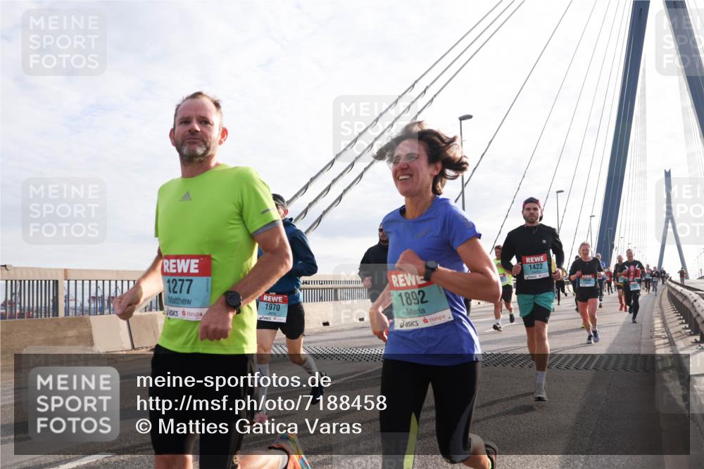 03.10.2024 - Köhlbrandbrückenlauf Matties Gatica Varas http://msf.ph/oto/7188458 03.10.2024 09:26:30 Position 2 1277, 1970, 1892, 1422 meine-sportfotos.de