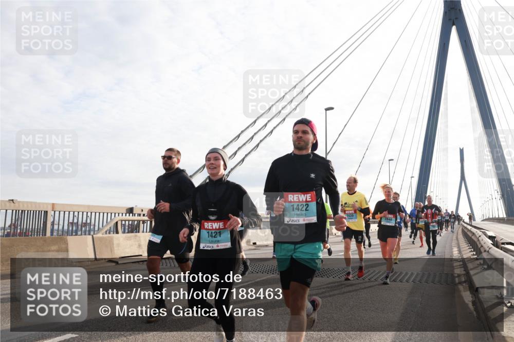 03.10.2024 - Köhlbrandbrückenlauf Matties Gatica Varas http://msf.ph/oto/7188463 03.10.2024 09:26:31 Position 2 1422, 2439, 2840, 1421 meine-sportfotos.de