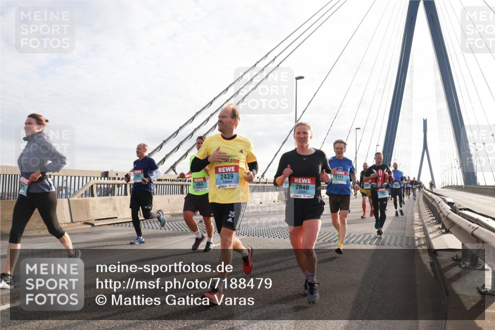 03.10.2024 - Köhlbrandbrückenlauf Matties Gatica Varas http://msf.ph/oto/7188479 03.10.2024 09:26:32 Position 2 1464, 2439, 2840, 2151, 245 meine-sportfotos.de