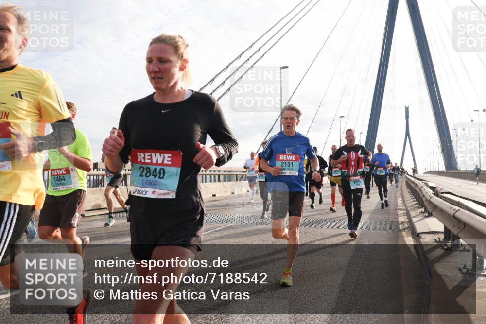 03.10.2024 - Köhlbrandbrückenlauf Matties Gatica Varas http://msf.ph/oto/7188542 03.10.2024 09:26:33 Position 2 1464, 2840, 2151, 1647, 1984 meine-sportfotos.de