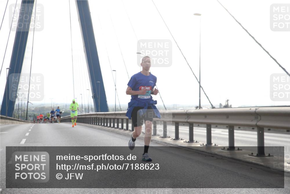 03.10.2024 - Köhlbrandbrückenlauf Jannik Wohlers http://msf.ph/oto/7188623 03.10.2024 09:18:35 Position 1 4 meine-sportfotos.de