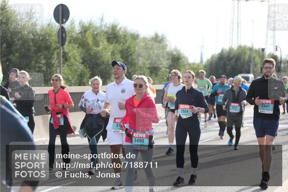 03.10.2024 - Köhlbrandbrückenlauf Fuchs,  Jonas http://msf.ph/oto/7188711 03.10.2024 09:23:12 Position 3 31, 3499, 3337, 2884, 2941 meine-sportfotos.de