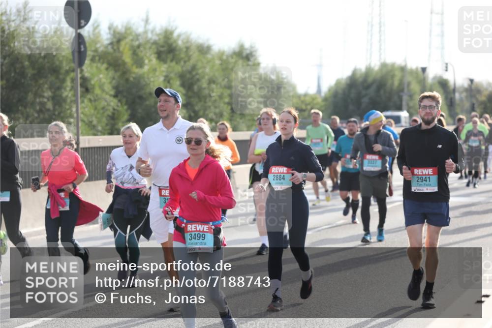 03.10.2024 - Köhlbrandbrückenlauf Fuchs,  Jonas http://msf.ph/oto/7188743 03.10.2024 09:23:12 Position 3 31, 3499, 2884, 3337, 2941 meine-sportfotos.de