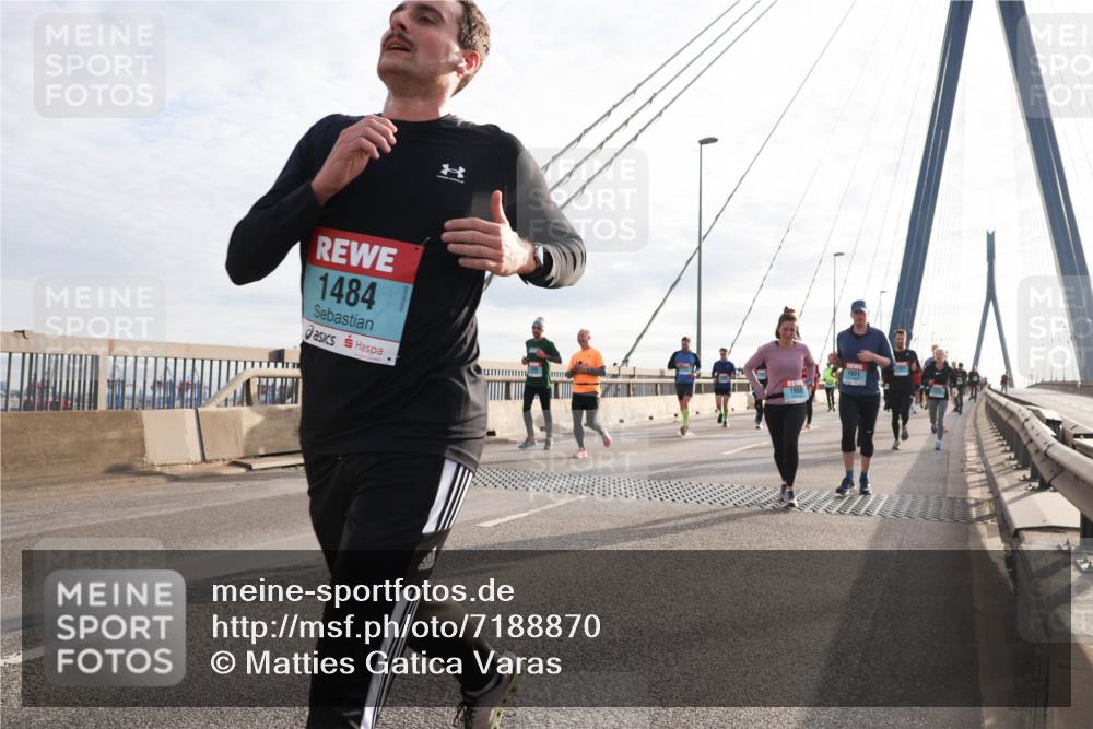 03.10.2024 - Köhlbrandbrückenlauf Matties Gatica Varas http://msf.ph/oto/7188870 03.10.2024 09:26:37 Position 2 1484, 1900 meine-sportfotos.de