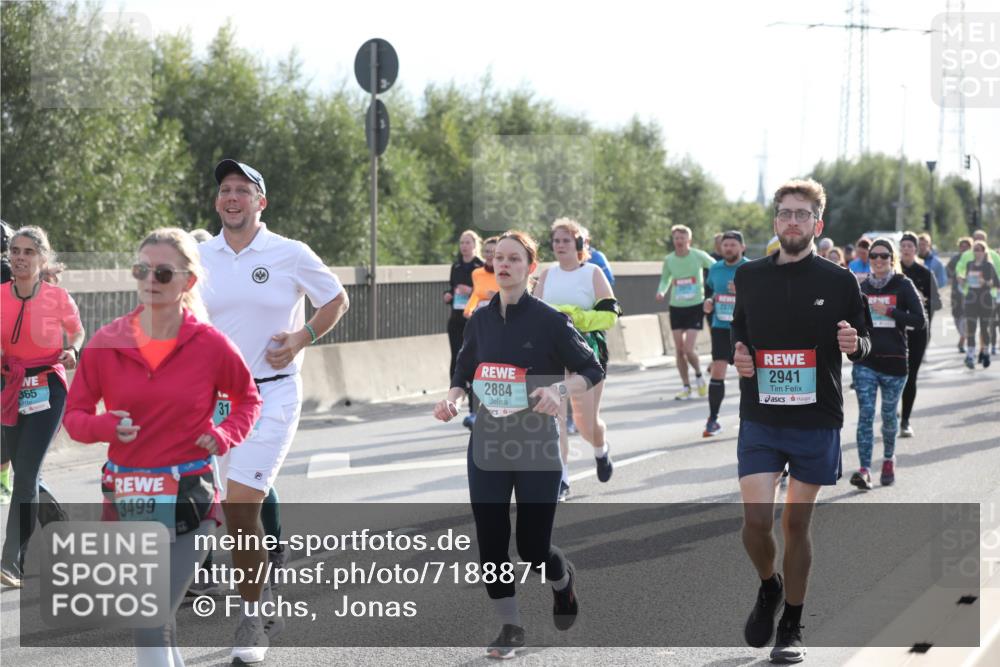 03.10.2024 - Köhlbrandbrückenlauf Fuchs,  Jonas http://msf.ph/oto/7188871 03.10.2024 09:23:14 Position 3 365, 3499, 23, 31, 2884, 2941 meine-sportfotos.de