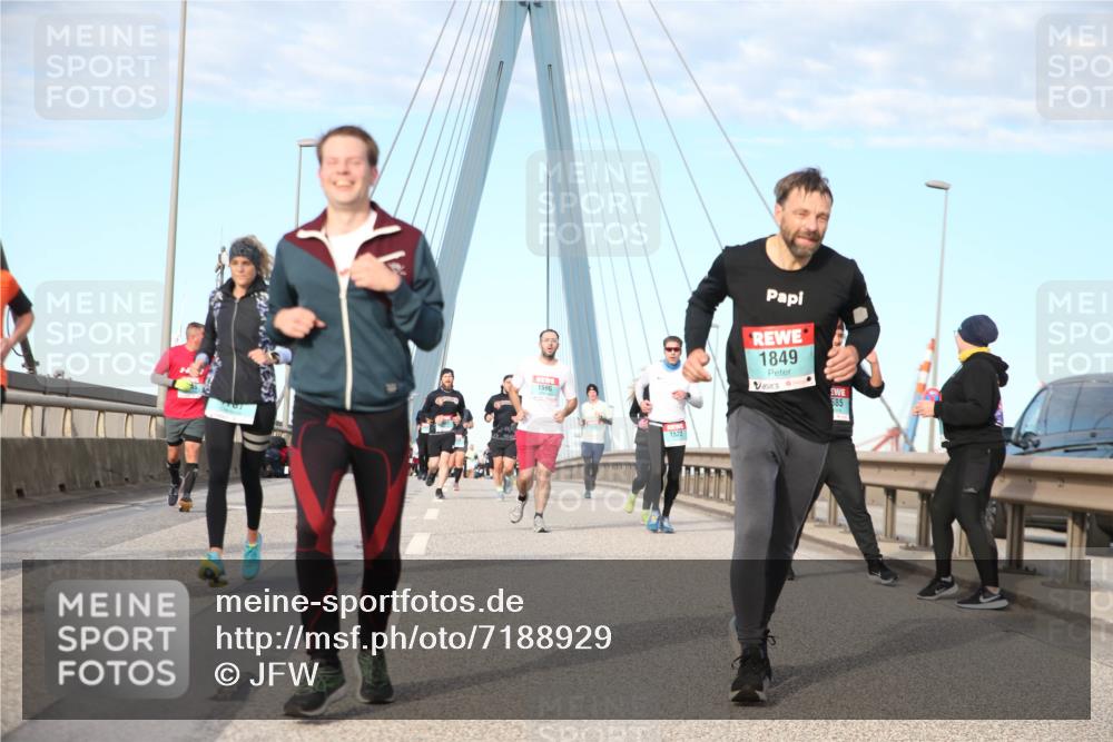 03.10.2024 - Köhlbrandbrückenlauf Jannik Wohlers http://msf.ph/oto/7188929 03.10.2024 09:44:28 Position 2 1849, 1596, 585 meine-sportfotos.de