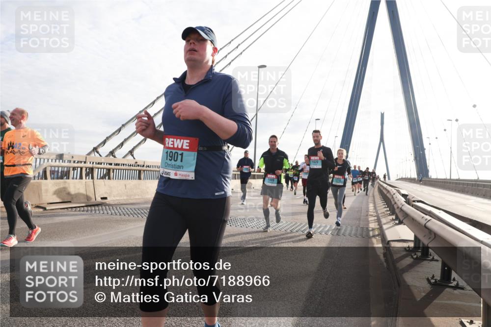 03.10.2024 - Köhlbrandbrückenlauf Matties Gatica Varas http://msf.ph/oto/7188966 03.10.2024 09:26:39 Position 2 42, 1901, 1989, 1620, 1240 meine-sportfotos.de