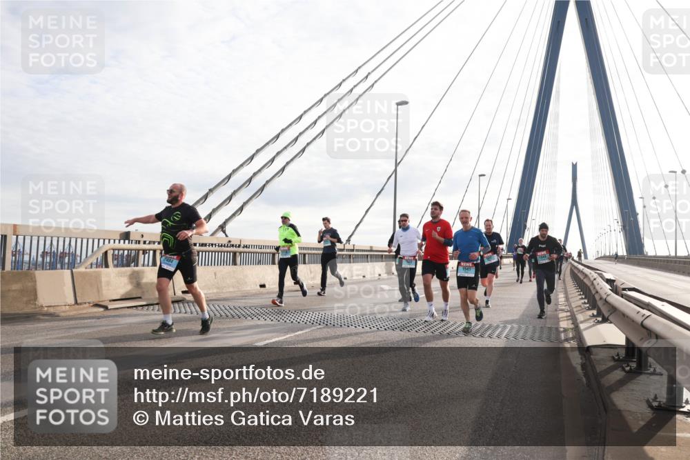 03.10.2024 - Köhlbrandbrückenlauf Matties Gatica Varas http://msf.ph/oto/7189221 03.10.2024 09:26:44 Position 2 1522, 1849, 1541 meine-sportfotos.de