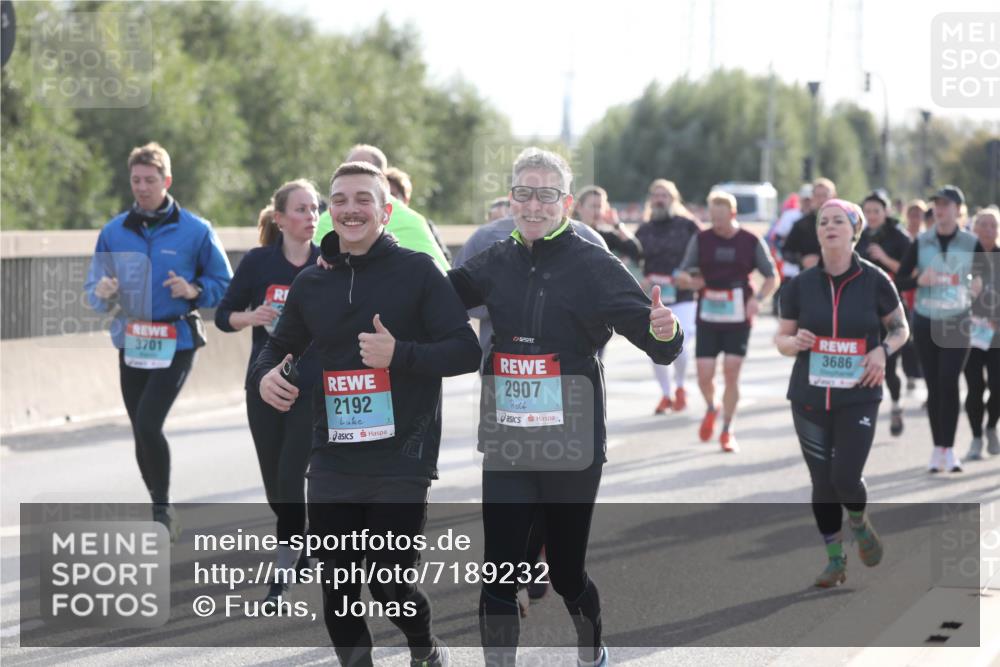 03.10.2024 - Köhlbrandbrückenlauf Fuchs,  Jonas http://msf.ph/oto/7189232 03.10.2024 09:23:22 Position 3 3701, 2192, 2907, 3686 meine-sportfotos.de