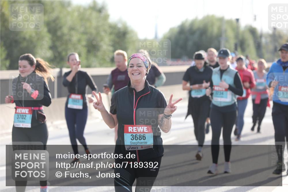 03.10.2024 - Köhlbrandbrückenlauf Fuchs,  Jonas http://msf.ph/oto/7189392 03.10.2024 09:23:25 Position 3 3702, 1003, 3686 meine-sportfotos.de