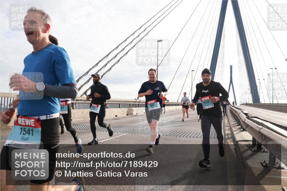 03.10.2024 - Köhlbrandbrückenlauf Matties Gatica Varas http://msf.ph/oto/7189429 03.10.2024 09:26:46 Position 2 1541, 22, 852, 1692, 1849 meine-sportfotos.de