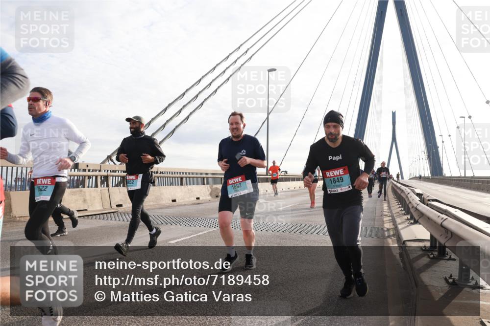 03.10.2024 - Köhlbrandbrückenlauf Matties Gatica Varas http://msf.ph/oto/7189458 03.10.2024 09:26:46 Position 2 1522, 852, 1692, 1849 meine-sportfotos.de
