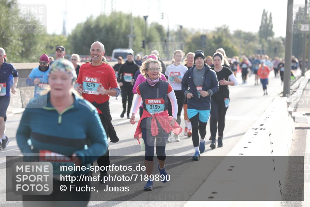 03.10.2024 - Köhlbrandbrückenlauf Fuchs,  Jonas http://msf.ph/oto/7189890 03.10.2024 09:23:41 Position 3 2694, 3270, 3195 meine-sportfotos.de