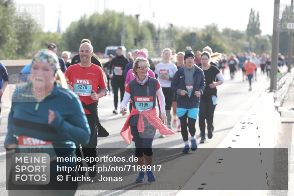 03.10.2024 - Köhlbrandbrückenlauf Fuchs,  Jonas http://msf.ph/oto/7189917 03.10.2024 09:23:41 Position 3 2694, 3270, 3195 meine-sportfotos.de
