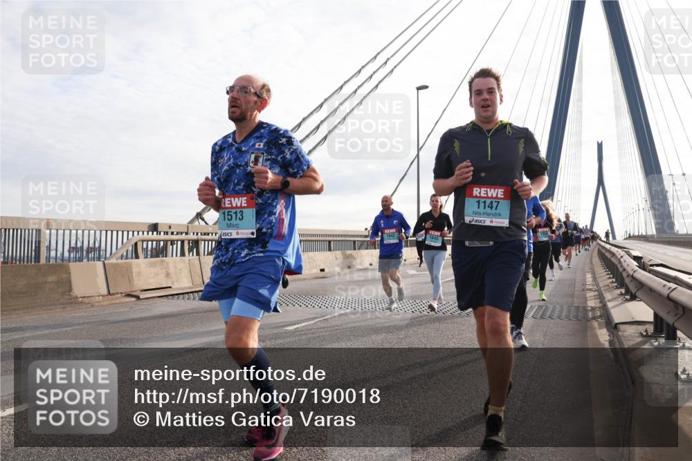 03.10.2024 - Köhlbrandbrückenlauf Matties Gatica Varas http://msf.ph/oto/7190018 03.10.2024 09:26:53 Position 2 1513, 1147, 1842, 1843 meine-sportfotos.de