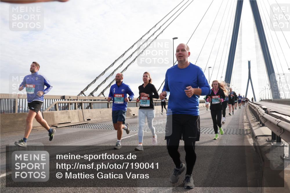 03.10.2024 - Köhlbrandbrückenlauf Matties Gatica Varas http://msf.ph/oto/7190041 03.10.2024 09:26:54 Position 2 1678, 1842, 1843, 1954 meine-sportfotos.de