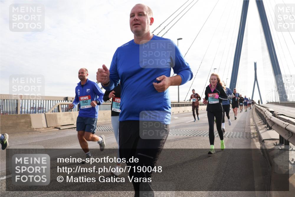 03.10.2024 - Köhlbrandbrückenlauf Matties Gatica Varas http://msf.ph/oto/7190048 03.10.2024 09:26:55 Position 2 1842, 184, 195 meine-sportfotos.de