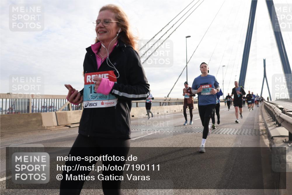 03.10.2024 - Köhlbrandbrückenlauf Matties Gatica Varas http://msf.ph/oto/7190111 03.10.2024 09:26:56 Position 2 19, 3578 meine-sportfotos.de