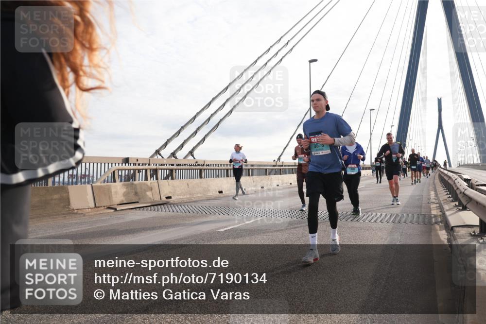 03.10.2024 - Köhlbrandbrückenlauf Matties Gatica Varas http://msf.ph/oto/7190134 03.10.2024 09:26:56 Position 2 357, 1605 meine-sportfotos.de