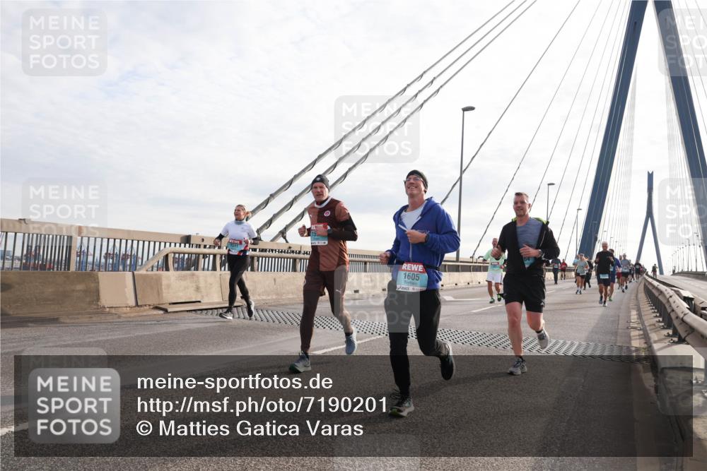 03.10.2024 - Köhlbrandbrückenlauf Matties Gatica Varas http://msf.ph/oto/7190201 03.10.2024 09:26:57 Position 2 1511, 15, 1605 meine-sportfotos.de