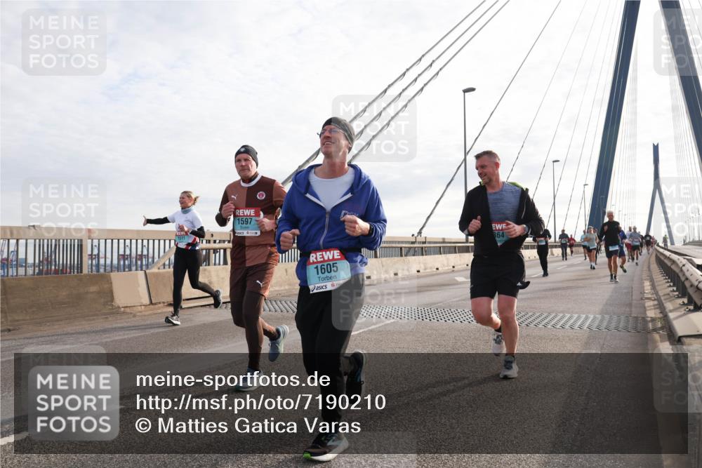 03.10.2024 - Köhlbrandbrückenlauf Matties Gatica Varas http://msf.ph/oto/7190210 03.10.2024 09:26:58 Position 2 1511, 1597, 1605, 864 meine-sportfotos.de