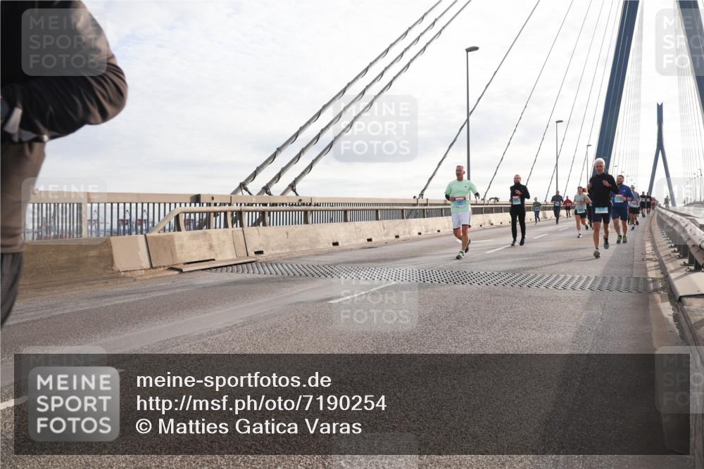 03.10.2024 - Köhlbrandbrückenlauf Matties Gatica Varas http://msf.ph/oto/7190254 03.10.2024 09:26:59 Position 2  meine-sportfotos.de