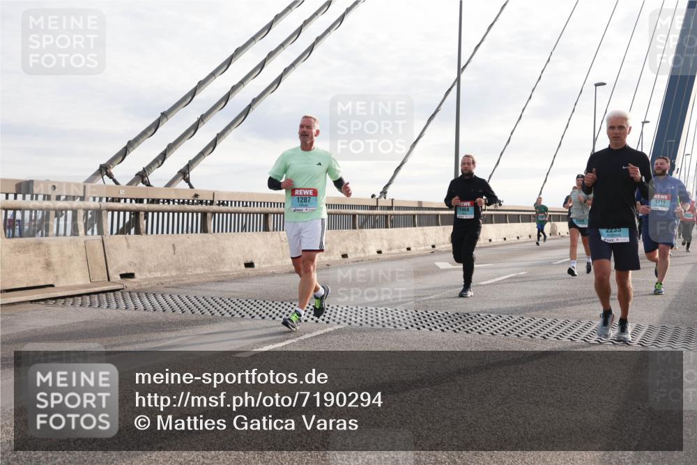 03.10.2024 - Köhlbrandbrückenlauf Matties Gatica Varas http://msf.ph/oto/7190294 03.10.2024 09:27:00 Position 2 1287, 2326, 1719 meine-sportfotos.de