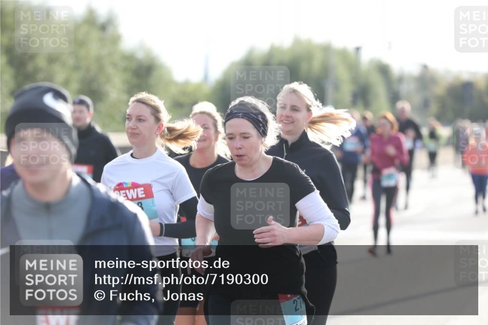 03.10.2024 - Köhlbrandbrückenlauf Fuchs,  Jonas http://msf.ph/oto/7190300 03.10.2024 09:23:47 Position 3 27 meine-sportfotos.de