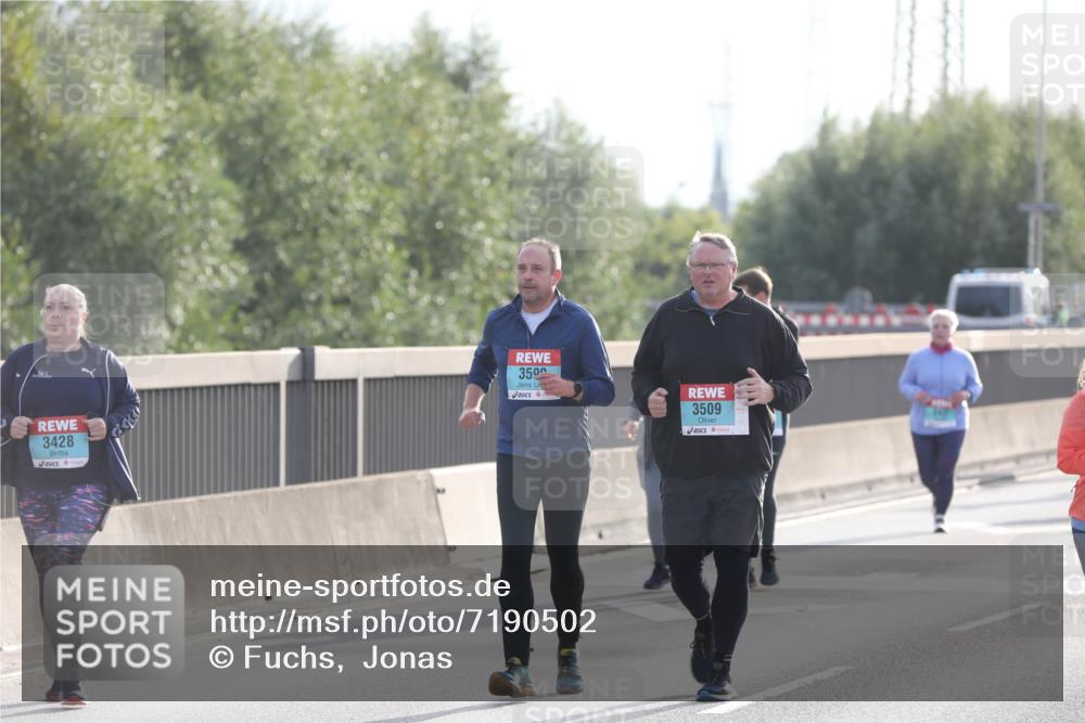 03.10.2024 - Köhlbrandbrückenlauf Fuchs,  Jonas http://msf.ph/oto/7190502 03.10.2024 09:23:55 Position 3 3428, 3500, 3509 meine-sportfotos.de