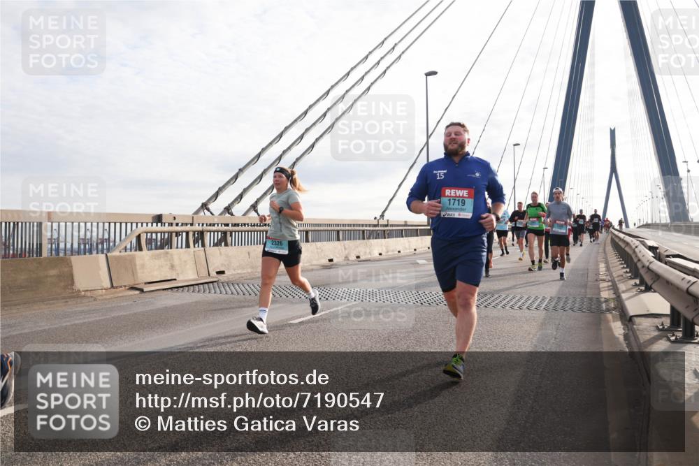 03.10.2024 - Köhlbrandbrückenlauf Matties Gatica Varas http://msf.ph/oto/7190547 03.10.2024 09:27:03 Position 2 2326, 15, 1719 meine-sportfotos.de