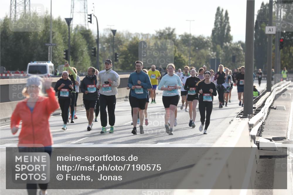 03.10.2024 - Köhlbrandbrückenlauf Fuchs,  Jonas http://msf.ph/oto/7190575 03.10.2024 09:23:58 Position 3 3492, 3214, 2690, 14, 3278, 3538, 2676, 1 meine-sportfotos.de