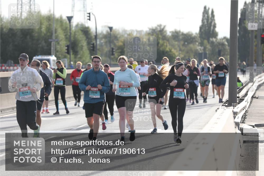 03.10.2024 - Köhlbrandbrückenlauf Fuchs,  Jonas http://msf.ph/oto/7190613 03.10.2024 09:24:03 Position 3 3214, 2714, 3278, 2676, 2690, 1 meine-sportfotos.de