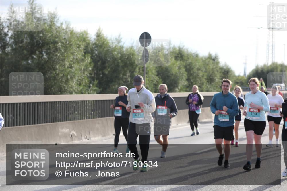 03.10.2024 - Köhlbrandbrückenlauf Fuchs,  Jonas http://msf.ph/oto/7190634 03.10.2024 09:24:10 Position 3 2714, 3492, 838, 2690, 3214 meine-sportfotos.de