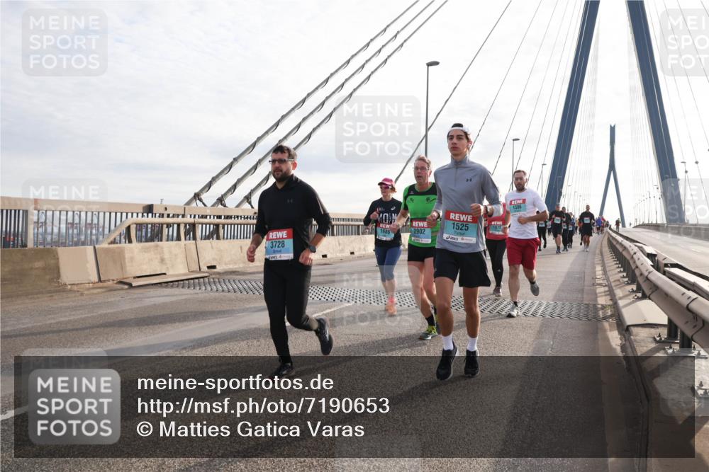03.10.2024 - Köhlbrandbrückenlauf Matties Gatica Varas http://msf.ph/oto/7190653 03.10.2024 09:27:06 Position 2 3728, 2902, 1525, 1873, 1596 meine-sportfotos.de