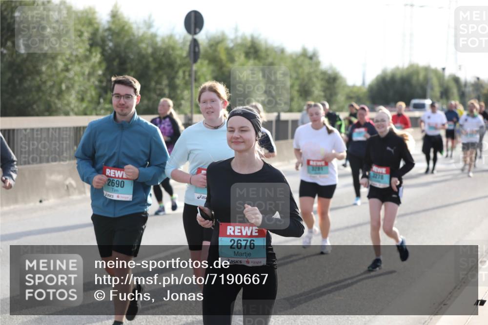 03.10.2024 - Köhlbrandbrückenlauf Fuchs,  Jonas http://msf.ph/oto/7190667 03.10.2024 09:24:13 Position 3 2690, 2676, 3281, 3278 meine-sportfotos.de