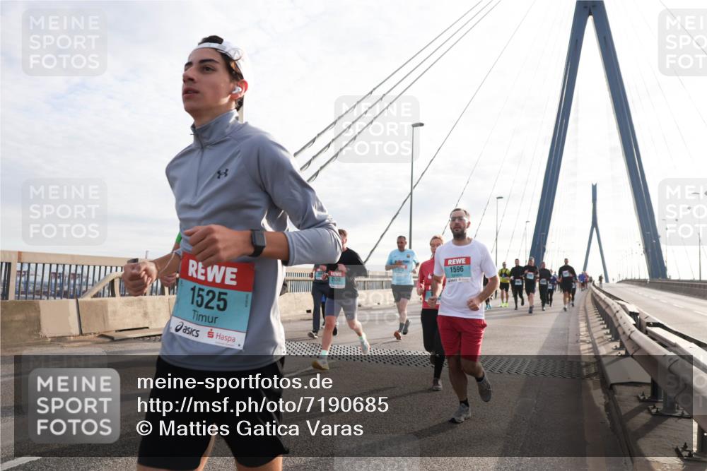 03.10.2024 - Köhlbrandbrückenlauf Matties Gatica Varas http://msf.ph/oto/7190685 03.10.2024 09:27:06 Position 2 1525, 2530, 1596 meine-sportfotos.de