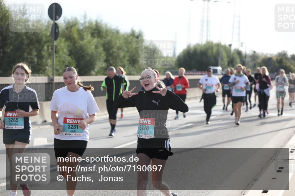 03.10.2024 - Köhlbrandbrückenlauf Fuchs,  Jonas http://msf.ph/oto/7190697 03.10.2024 09:24:14 Position 3 3285, 3281, 3278 meine-sportfotos.de