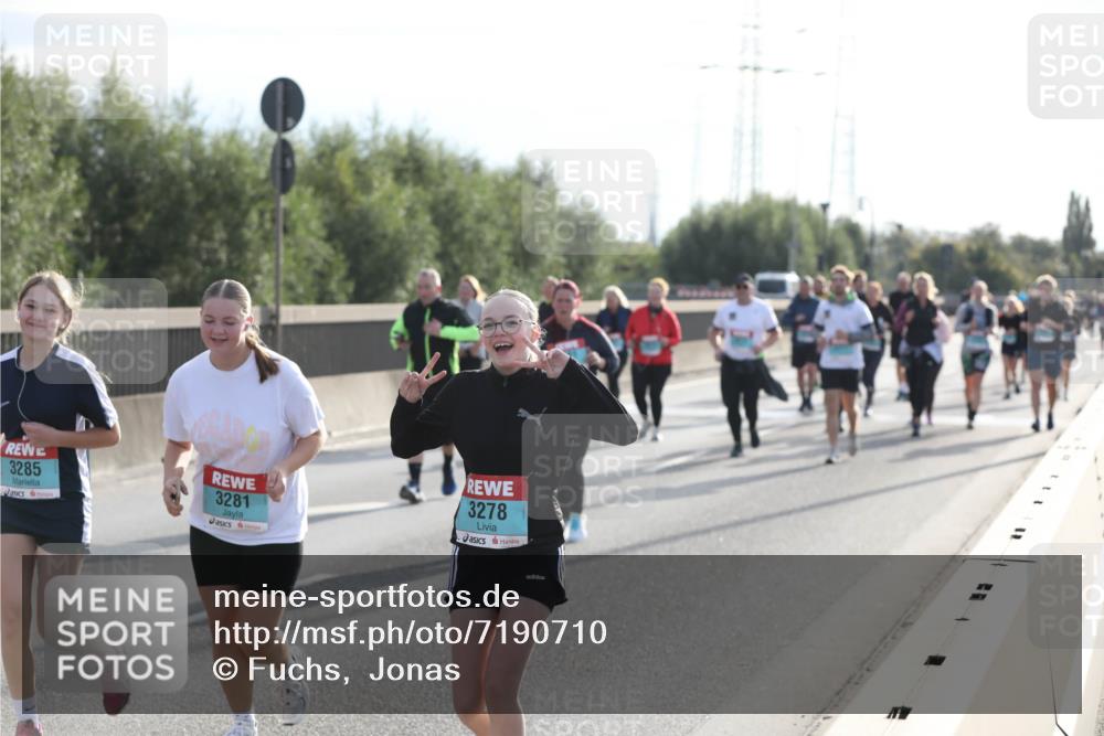 03.10.2024 - Köhlbrandbrückenlauf Fuchs,  Jonas http://msf.ph/oto/7190710 03.10.2024 09:24:14 Position 3 3285, 3281, 3278, 111 meine-sportfotos.de