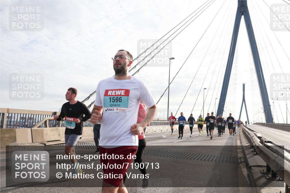 03.10.2024 - Köhlbrandbrückenlauf Matties Gatica Varas http://msf.ph/oto/7190713 03.10.2024 09:27:07 Position 2 2530, 1596 meine-sportfotos.de