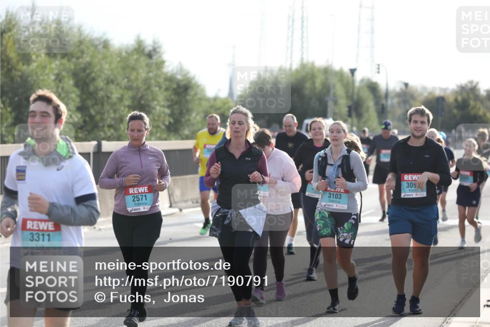 03.10.2024 - Köhlbrandbrückenlauf Fuchs,  Jonas http://msf.ph/oto/7190791 03.10.2024 09:24:21 Position 3 3311, 2571, 3103, 309 meine-sportfotos.de