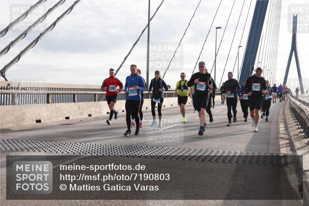 03.10.2024 - Köhlbrandbrückenlauf Matties Gatica Varas http://msf.ph/oto/7190803 03.10.2024 09:27:09 Position 2 1398, 1559, 1917, 1831 meine-sportfotos.de